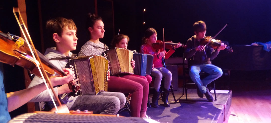 Les jeunes font le bal !