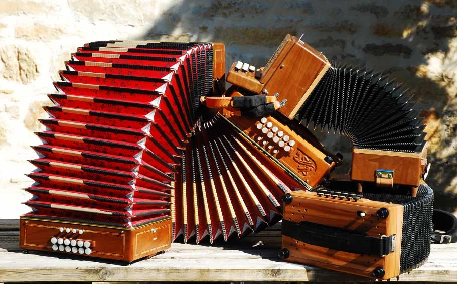 Accordéons soufflets ouverts